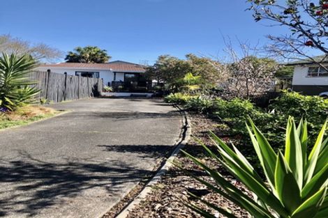 Photo of property in 1/6 Peterhouse Place, West Harbour, Auckland, 0618