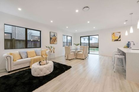 Photo of property in 17 Hakinakina Drive, Flat Bush, Auckland, 2019