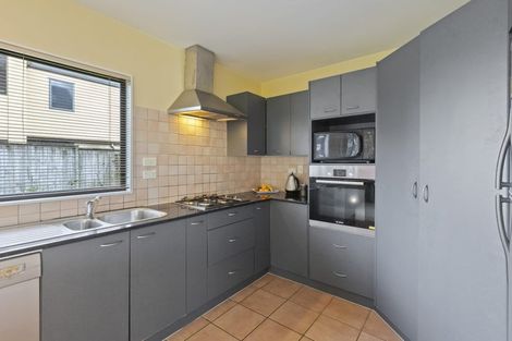 Photo of property in 24 Beach Road, Te Atatu Peninsula, Auckland, 0610