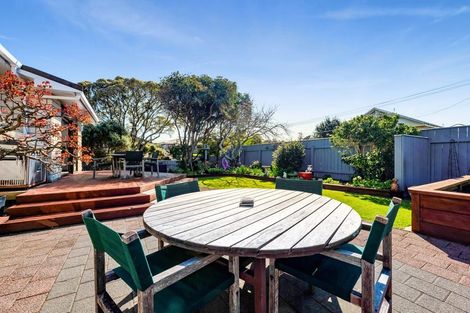 Photo of property in 4 Henui Street, Strandon, New Plymouth, 4312