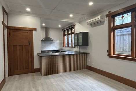 Photo of property in 15 Rolleston Street, Mount Cook, Wellington, 6021