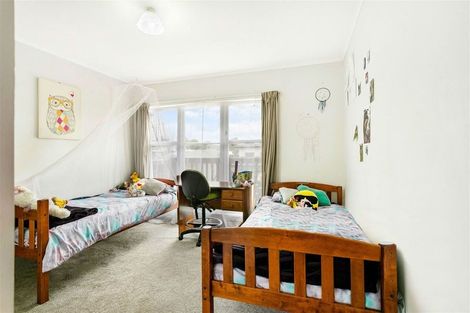 Photo of property in 17 Brookfield Road, Te Atatu Peninsula, Auckland, 0610