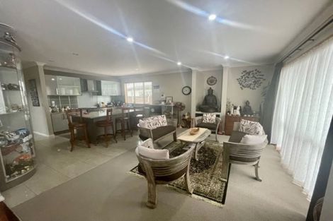 Photo of property in 28 Kaseng Place, East Tamaki Heights, Auckland, 2016