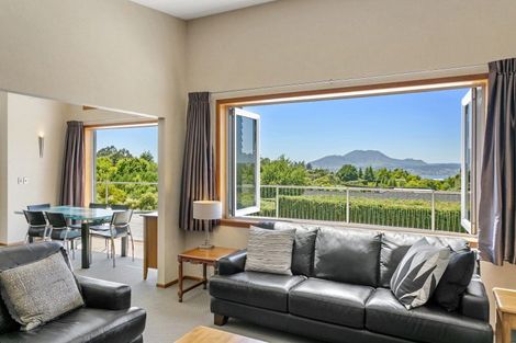 Photo of property in 10 Cameron Drive, Acacia Bay, Taupo, 3385