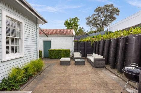 Photo of property in 10 Cobden Road, Bluff Hill, Napier, 4110