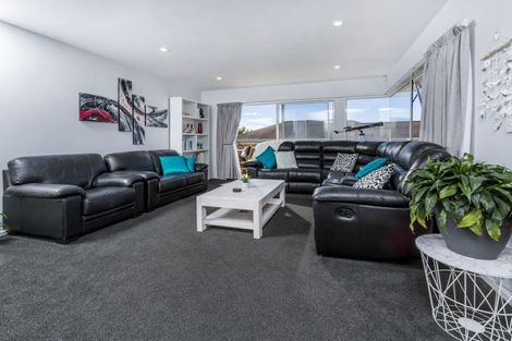 Photo of property in 2/133 Carlisle Road, Northcross, Auckland, 0632