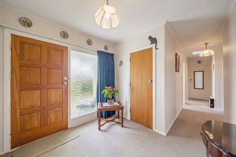 Photo of property in 17 Deller Grove, Silverstream, Upper Hutt, 5019