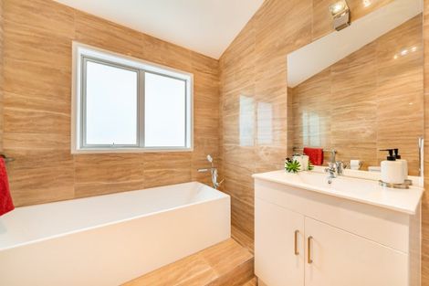 Photo of property in 74f Heretaunga Square, Silverstream, Upper Hutt, 5019