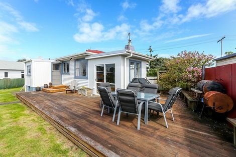Photo of property in 136 Broadway, Waitara, 4320