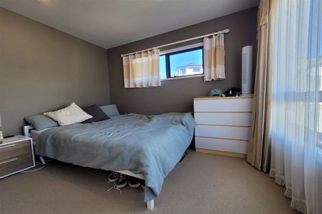 Photo of property in 28 Tamworth Crescent, Newlands, Wellington, 6037