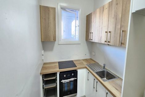 Photo of property in Devonport Apartments, 25/127 Saint Aubyn Street, New Plymouth, 4310