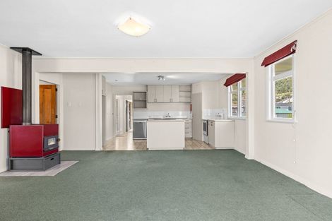 Photo of property in 83 Hampden Street, Picton, 7220