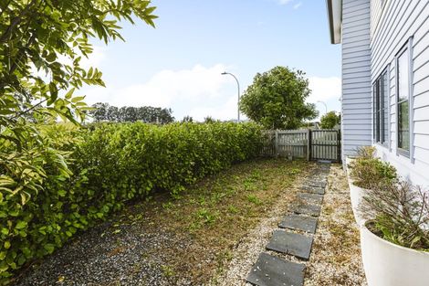Photo of property in 15 Saddleback Crescent, Papakura, 2110