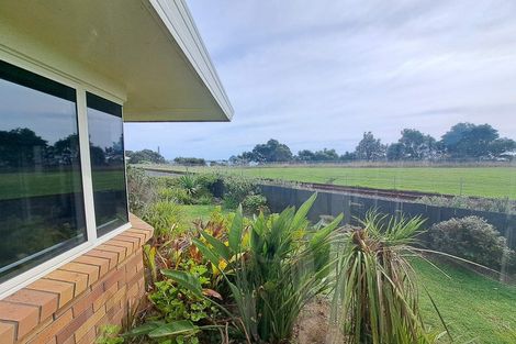 Photo of property in 2 Kawaroa Lane, New Plymouth, 4310