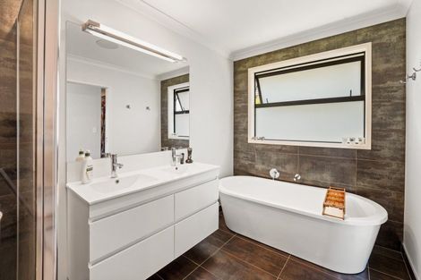 Photo of property in 9 Senecio Way, Papamoa Beach, Papamoa, 3118