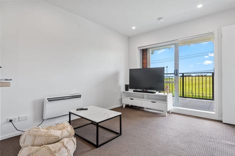 Photo of property in 16b/71 Spencer Road, Oteha, Auckland, 0632