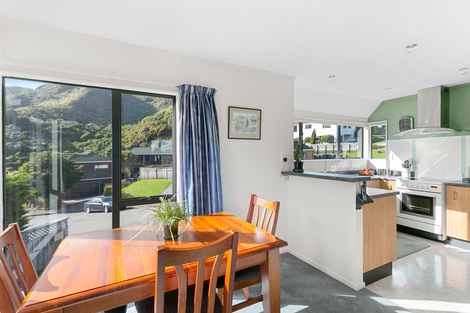 Photo of property in 9 Kapil Grove, Khandallah, Wellington, 6035