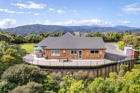 Photo of property in 65 Mount Marua Way, Timberlea, Upper Hutt, 5018