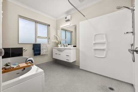 Photo of property in 6 Mahana Road, Paraparaumu Beach, Paraparaumu, 5032
