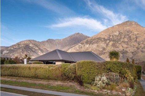 Photo of property in 1 Manorburn Place, Lake Hayes, Queenstown, 9304
