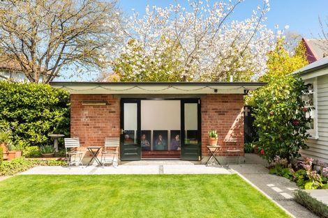 Photo of property in 42 Holly Road, St Albans, Christchurch, 8014