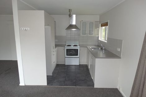 Photo of property in 4/23 Luckens Road, West Harbour, Auckland, 0618