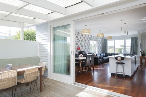 Photo of property in 28 Moana Road, Okitu, Gisborne, 4010