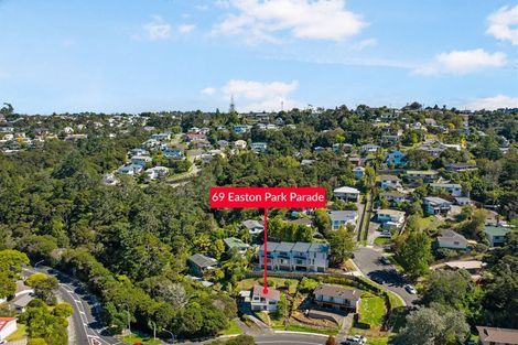 Photo of property in 69 Easton Park Parade, Glenfield, Auckland, 0629