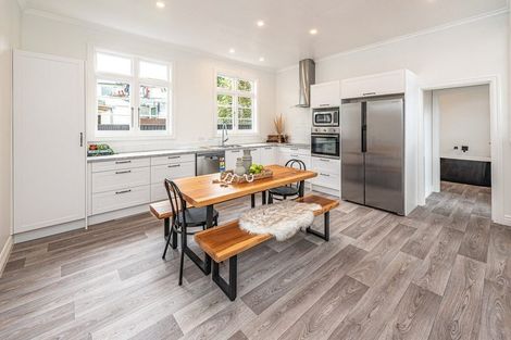 Photo of property in 2 Alma Road, Gonville, Whanganui, 4501