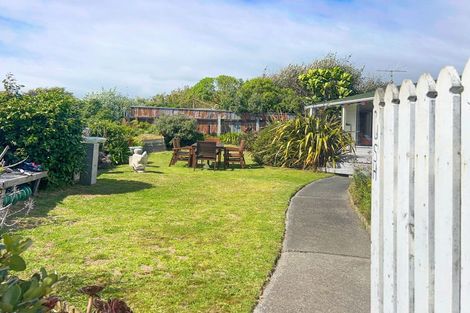 Photo of property in 1a Field Way, Waikanae Beach, Waikanae, 5036