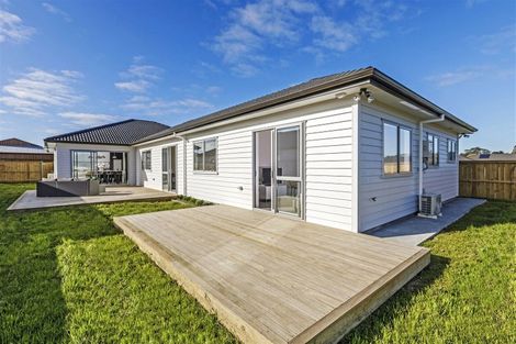 Photo of property in 18 Gilbransen Road, Kumeu, 0810