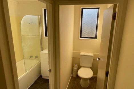 Photo of property in 1/98 Titirangi Road, New Lynn, Auckland, 0600