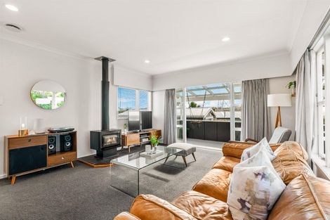 Photo of property in 37 Waimumu Road, Massey, Auckland, 0614