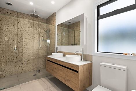 Photo of property in 2 Willowbrook Place, Clive, 4102