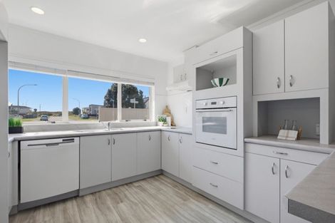 Photo of property in 50 Dickson Road, Papamoa Beach, Papamoa, 3118