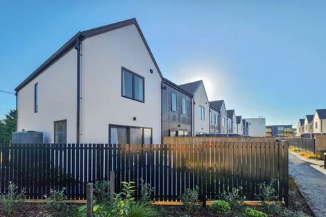Photo of property in 2/130 Cambridge Terrace, Fairfield, Lower Hutt, 5011