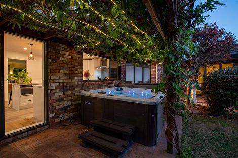 Photo of property in 6 Runanga Grove, Waikanae, 5036