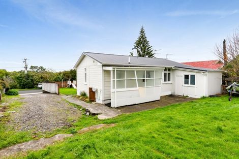 Photo of property in 16 Alberta Road, Glen Avon, New Plymouth, 4312