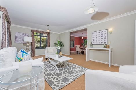 Photo of property in 25 Hogarth Rise, West Harbour, Auckland, 0618
