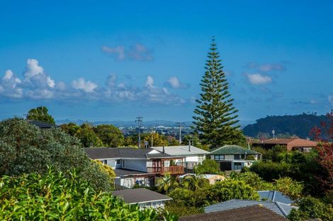 Photo of property in 1/16 Tamahere Drive, Glenfield, Auckland, 0629
