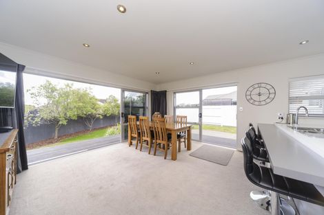Photo of property in 20 Rosalie Terrace, Kelvin Grove, Palmerston North, 4414