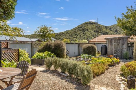 Photo of property in 15 Ranui Street, Waikawa, Picton, 7220