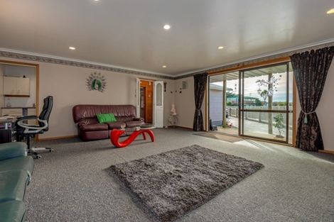 Photo of property in 1915 Parewanui Road, Parewanui, Bulls, 4894