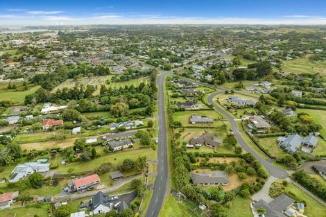 Photo of property in 10 Gleaming Place, Waiuku, 2123