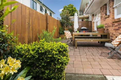 Photo of property in 3/38 Old Lake Road, Narrow Neck, Auckland, 0624