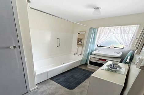 Photo of property in 18 Baillie Crescent, Carterton, 5713