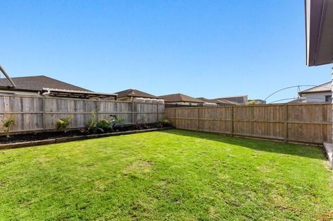 Photo of property in 24 Ahunga Road, Karaka, Papakura, 2113