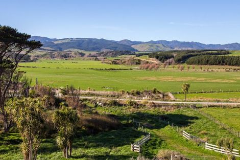 Photo of property in 32 Whangaimoana Beach Road, Whangaimoana, Pirinoa, 5772