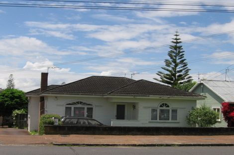 Photo of property in 2/439 Point Chevalier Road, Point Chevalier, Auckland, 1022