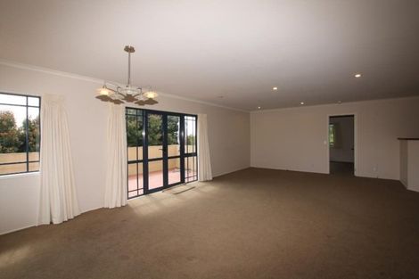 Photo of property in 7a Roberts Road, Glenfield, Auckland, 0629